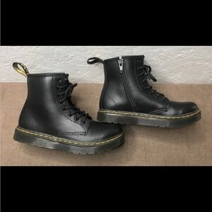 EUC Dr. Martens Zavala J Kid's Combat Boots Black Lace Up Side Zip Size 2 Docs